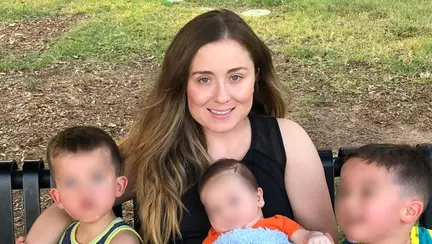 Un barbat i-a cerut sa se acopere cand alapta, iar reactia ei a starnit hohote de ras