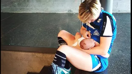 Sportiva romanca, in pauza de alaptare intre doua reprize