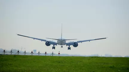 Un bebelus a murit in urma unui zbor cu avionul