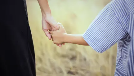 Familiile monoparentale ar putea fi ajutate de stat