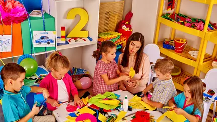 Invatamantul prescolar, gratis si nu prea: mai multi parinti se plang de costuri suplimentare