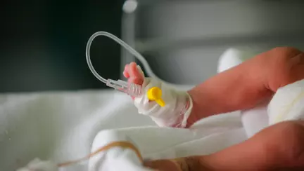 Cifre de groaza: Jumatate din copiii nascuti prematur in Romania mor din lipsa incubatoarelor