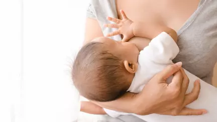 Laptele matern contine o substanta ce lupta impotriva cancerului