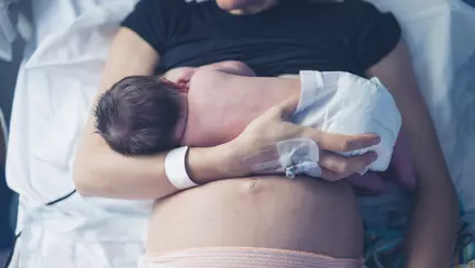 O mamica a descoperit secretul alaptarii la cel de-al patrulea copil