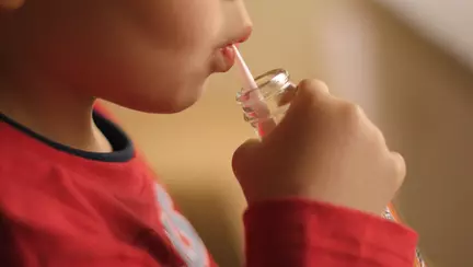 Tata, condamnat la inchisoare dupa ce s-a aflat cu ce isi hranea copiii