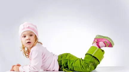 (P) Sfaturi pentru mamici: la ce sa fie atente atunci cand cumpara haine pentru copii