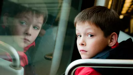 Reactia unui baiat, cand a vazut o pata de sange pe pantalonii colegei sale