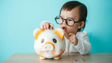 Guvernul a tăiat fondurile pentru nou-născuți. Când vor primii părinții ajutorul de 500 euro promis