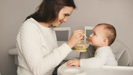 Nutriția copilului de 2-3 ani. Scurt ghid pentru o dietă echilibrată