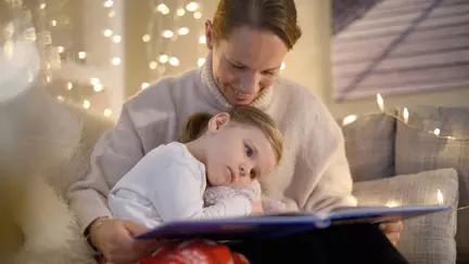 3 metode prin care iti ajuti copilul sa adoarma mai usor seara si ii dezvolti creativitatea