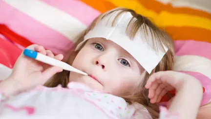 Avertismentul medicilor: nu va duceti copiii bolnavi de viroza la scoala