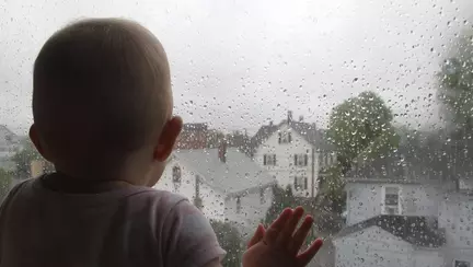 "Nu avea nici certificat de nastere. Ca si cand nu exista" - Povestea unui bebelus abandonat in spital