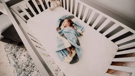 (P) Sfaturi care te pot ajuta să ai un pătuţ sigur pentru copil