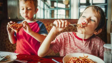 „Bucătarul lui Putin” a îmbolnăvit 130 de copii cu mâncarea sa