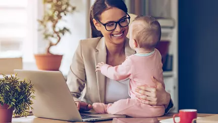 Ce drepturi au mamele care se întorc la serviciu după concediul de creștere a copilului