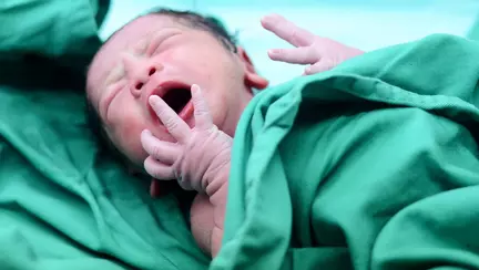 Premieră medicală. S-a născut primul copil conceput de trei părinți