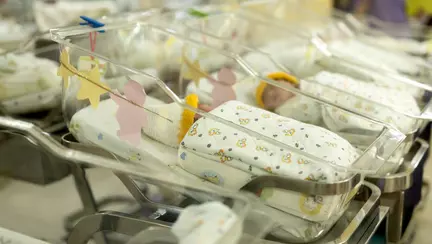 Un bebeluș din Sibiu a murit la trei zile de la naștere. Fusese externat sănătos din maternitate