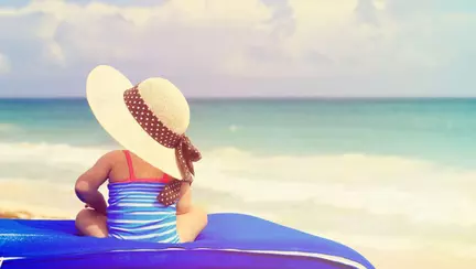 Părinții care postează imagini cu copiii lor goi pe Internet riscă dosar penal