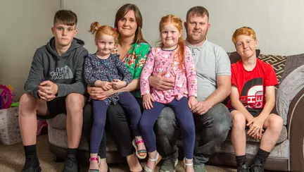 Mamă, amendată după ce și-a luat copiii în vacanță pentru a sărbători că a scăpat de cancer