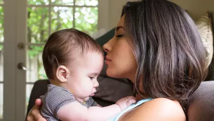 Peste 12.000 de minore din România au devenit mame în 2018