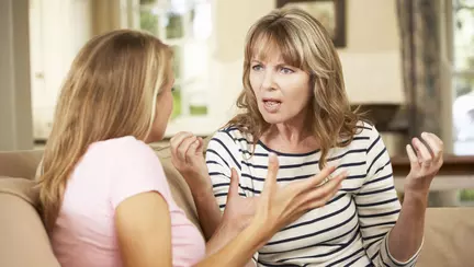 Revoltă și scandal în rândul părinților. Un travestit celebru, chemat pentru a le vorbi elevilor