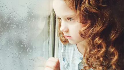 Ce se întâmplă cu copiii ai căror părinți au Covid-19 și nu are cine să-i îngrijească