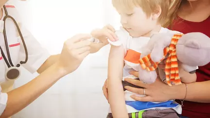 Rujeola, „epidemia uitată” a României, va face ravagii dacă părinții nu-și vaccinează copiii de teama coronavirusului