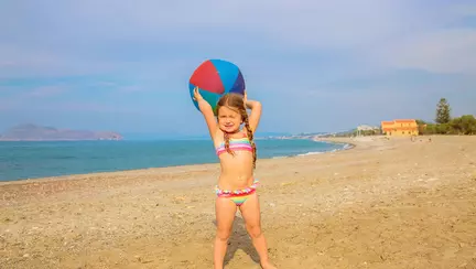 Cazare și mese gratis pentru copii pe litoralul românesc