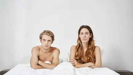 Tinerii din România învață despre sexualitate și contracepție de pe internet