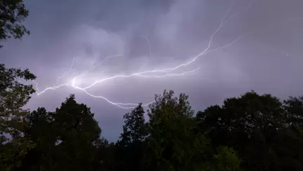 Fulgerul și tunetul. Cum se formează
