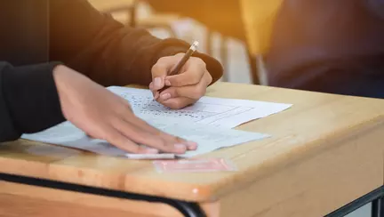 O elevă din Gorj a făcut un șoc după ce profesorii i-au dat o notă greșită la Evaluarea Națională