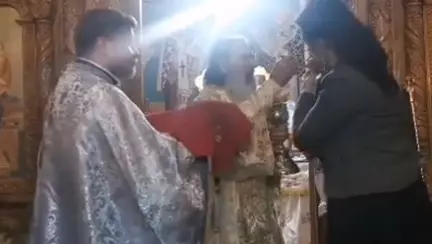 IPS Teodosie a împărtășit bebeluși cu aceeași linguriță în ziua în care la noi s-au anunțat 555 noi cazuri de COVID-19