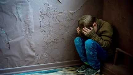 9 din 10 copii abuzați din România sunt victime ale membrilor familiei