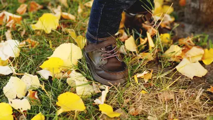 (P) Încălțămintea ortopedică la copii: 5 beneficii demonstrate