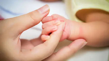 O femeie a născut la patru ore după ce a aflat că este însărcinată