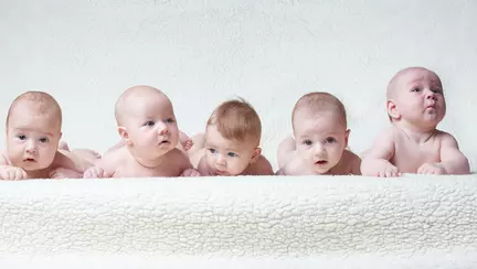 Premieră în Cehia: O femeie a născut cvintupli concepuți pe cale naturală