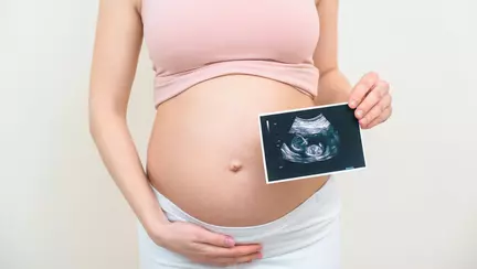 O femeie și-a pierdut copilul înainte de naștere pentru că maternatitatea a refuzat să o interneze