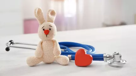 Medic: "În 2 ani au murit 40 de copii așteptând să fie transferați într-un loc multidisciplinar"