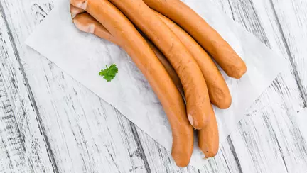 Un copil de patru ani a murit după ce s-a înecat cu o bucată de crenvurșt