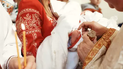 Ce verdict s-a dat în cazul bebelușului din Suceava decedat în urma botezului