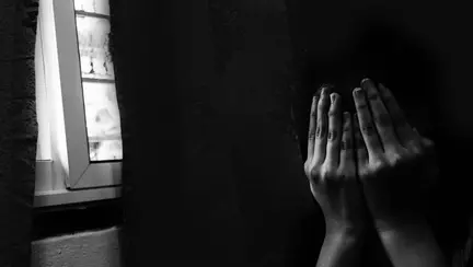 O fetiță de 12 ani a fost răpită dintr-un parc și agresată sexual