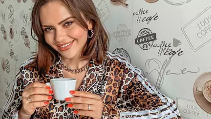 Cum își ține Cristina Șișcanu fata ocupată când se află în trafic