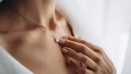 (P) Bijuteriile pentru femei - ideea de cadou perfectă pentru o mamă tânără