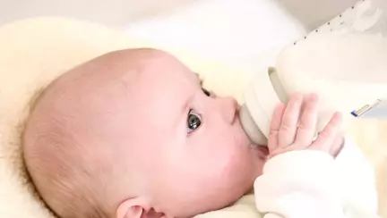 Cât timp se poate păstra laptele matern în congelator