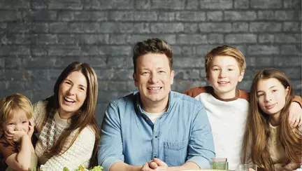 La 46 de ani, soția lui Jamie Oliver își mai dorește un copil
