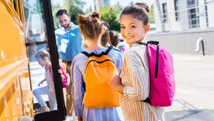 Transportul elevilor din clasele primare vor fi decontate de stat
