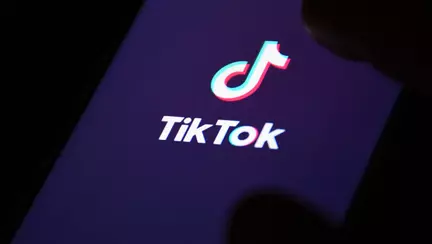 Un băiat de 14 ani, din Bistrița-Năsăud, s-a sinucis în urma unei provocări pe TikTok