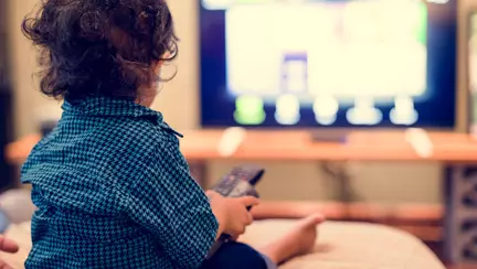 Un copil de 3 ani i-a salvat viața mamei după ce aflase din desenele animate cum să cheme o Ambulanță