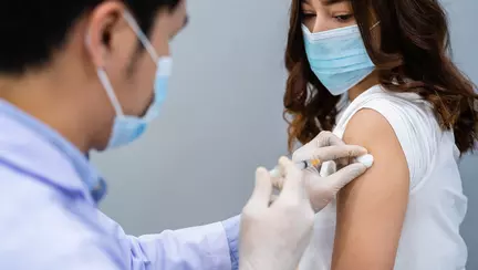 O elevă din Cluj a fost vaccinată cu  Johnson&Johnson, neutorizat pentru  vârsta ei