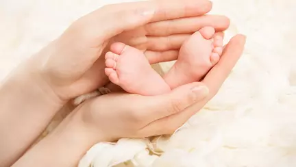 O femeie a primit embrionul unui alt cuplu în timpul fertilizării artificiale